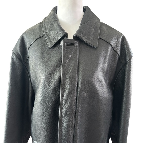 Danier Men’s Classic Black Leather Coat - Picture 5 of 12